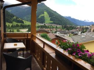 Suite with Mountain View