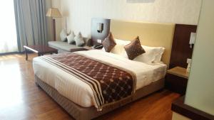 Golden Tulip Jaipur Kukas