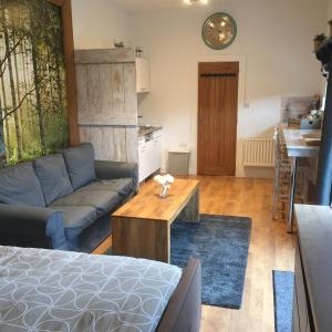 Willow Court Farm Studio West & Petting Farm, 8 mins to Legoland & Windsor, 15 mins to Lapland UK