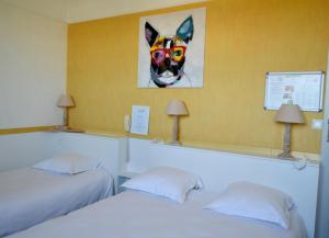Hotels Hotel Anne De Bretagne BLOIS : Chambre Triple Standard sans Ascenseur - 3e Étage - 12 m²