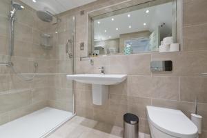 Suite room in Roxford Lodge Hotel