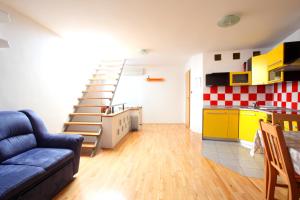 Penthouse Alma Vivoda 