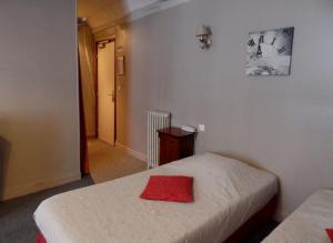 Hotels Hotel Restaurant Le Cygne : Chambre Familiale (2 Adultes et 2 Enfants)