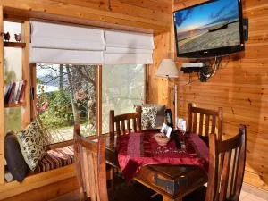 诺菲希拉尼曼招待所 - 埃米瑞姆