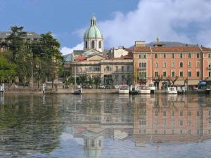 Albergo Terminus hotel, 
Como, Italy.
The photo picture quality can be
variable. We apologize if the
quality is of an unacceptable
level.