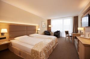 Double Room with Balcony room in Eibsee Hotel