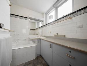 Twin Towers 403A AMS Mt Buller