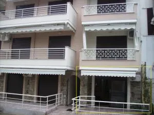 Luxury apartment by the beach - Néa Péramos