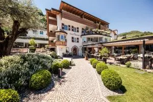 Boutique Hotel Zum Rosenbaum - Nals
