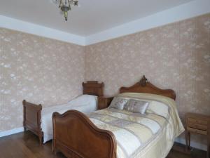 B&B / Chambres d'hotes La Datiniere : Chambre Familiale avec Baignoire