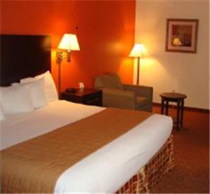 King Room - Disability Access/Non-Smoking room in Days Inn & Suites by Wyndham Ridgeland