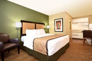 Studio with 1 King Bed - Non-Smoking room in Extended Stay America Suites - Baltimore - BWI Airport - International Dr