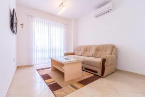Apartments Marich