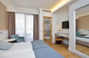 Double or Twin Room (2 Adults + 1 Child) room in Sol Don Pedro