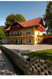 Apartments Bernarda - 3hvězdičkové hotely ve městě Bled