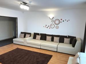 Casa Mais Brașov Guesthouse with Free Parking