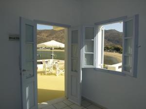Gorgona Ios Greece