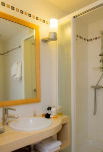 Hotels Hotel Vacances Bleues Villa Caroline : photos des chambres