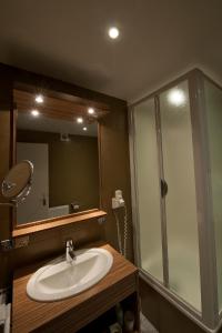 Hotels Hotel aux Deux Clefs : photos des chambres