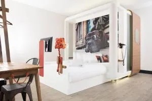 The Corner London City - London