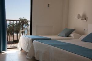 Triple Room with Pool View room in Hotel Sicania