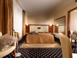 Double Room with Food And Wine Package room in Hotel Ariston