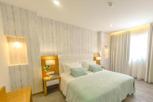 Large Double or Twin Room room in Villamar Style Maison