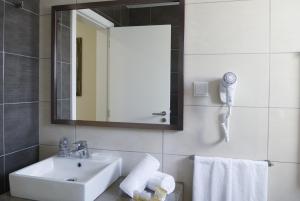 Large Double or Twin Room with Balcony and Pool View room in Villamar Style Maison