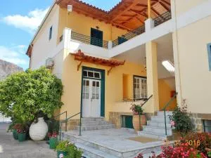 Ξενοδοχείο Κoσταρίνι (Costa-Rini Hotel)