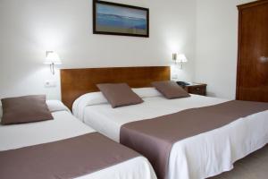 Double Room with Extra Bed (2 Adults + 1 Child) room in Hotel Sicania