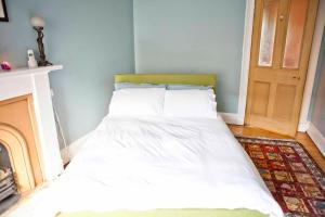 Epicurean Clerk Apartment