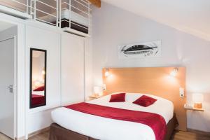 Hotels Carre Py' Hotel : Chambre Quadruple avec Vue sur la Vallée

