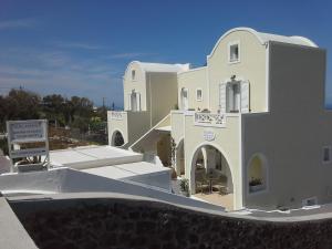 Kiklamino Studios & Apartments Santorini Greece