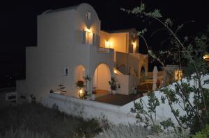 Kiklamino Studios & Apartments Santorini Greece