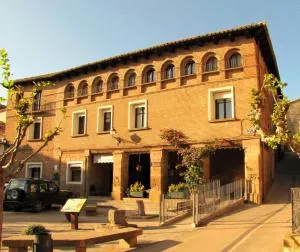 洛阿雷霍斯佩德里亚酒店 - 阿耶韦