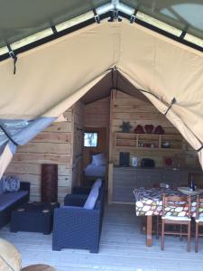 Chalets Puy Rond Camping : photos des chambres