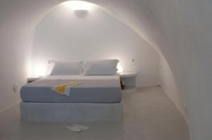 Olyra Traditional Cave Houses Santorini Greece