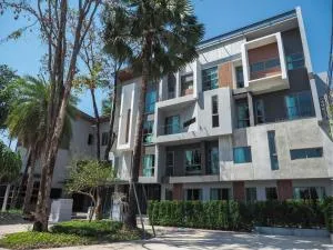 Wara Boutique Hotel - Удонтхани