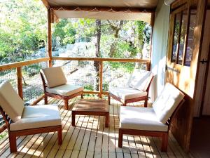 Maisons de vacances Cabanes Lodges Le Serviere : Gîte 2 Chambres 