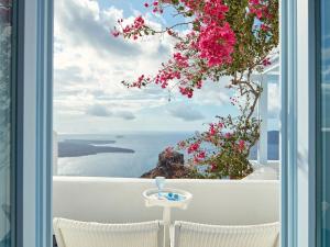 Senior Suite with Caldera View room in Astra Suites