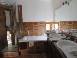 B&B / Chambres d'hotes Gites Le Roc sur l'Orbieu : photos des chambres