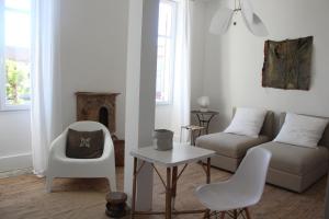 B&B / Chambres d'hotes La maison sur la place : photos des chambres