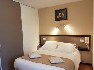 Hotels Hotel Les Gabarres : photos des chambres