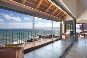 Whale Huys Luxury Oceanfront Eco Villa