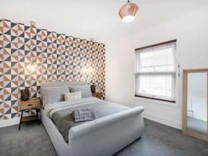 Cambridge House - Modern 2 Bedroom House, Close to Luton Airport & Town Centre