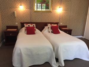 Hotels La Verte Campagne - Hotel Restaurant La Mare Vallouine 50660 Trelly : Chambre Triple