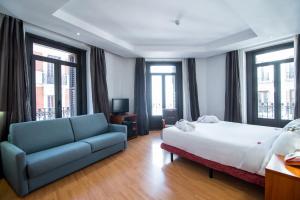 Deluxe King Room with City View room in Petit Palace Preciados
