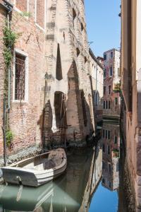 Triple Room with Canal View room in Ca' Lavezzera