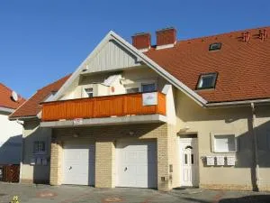 Christian Apartman - Négyszögmajor