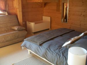 B&B / Chambres d'hotes Chalet Les Aigles : Chambre Quadruple - Vue sur Montagnes